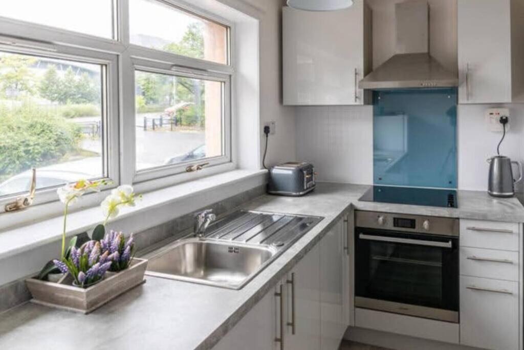 Cosy 1 Bed With Parking In City Centre Apartment กลาสโกว์ ภายนอก รูปภาพ